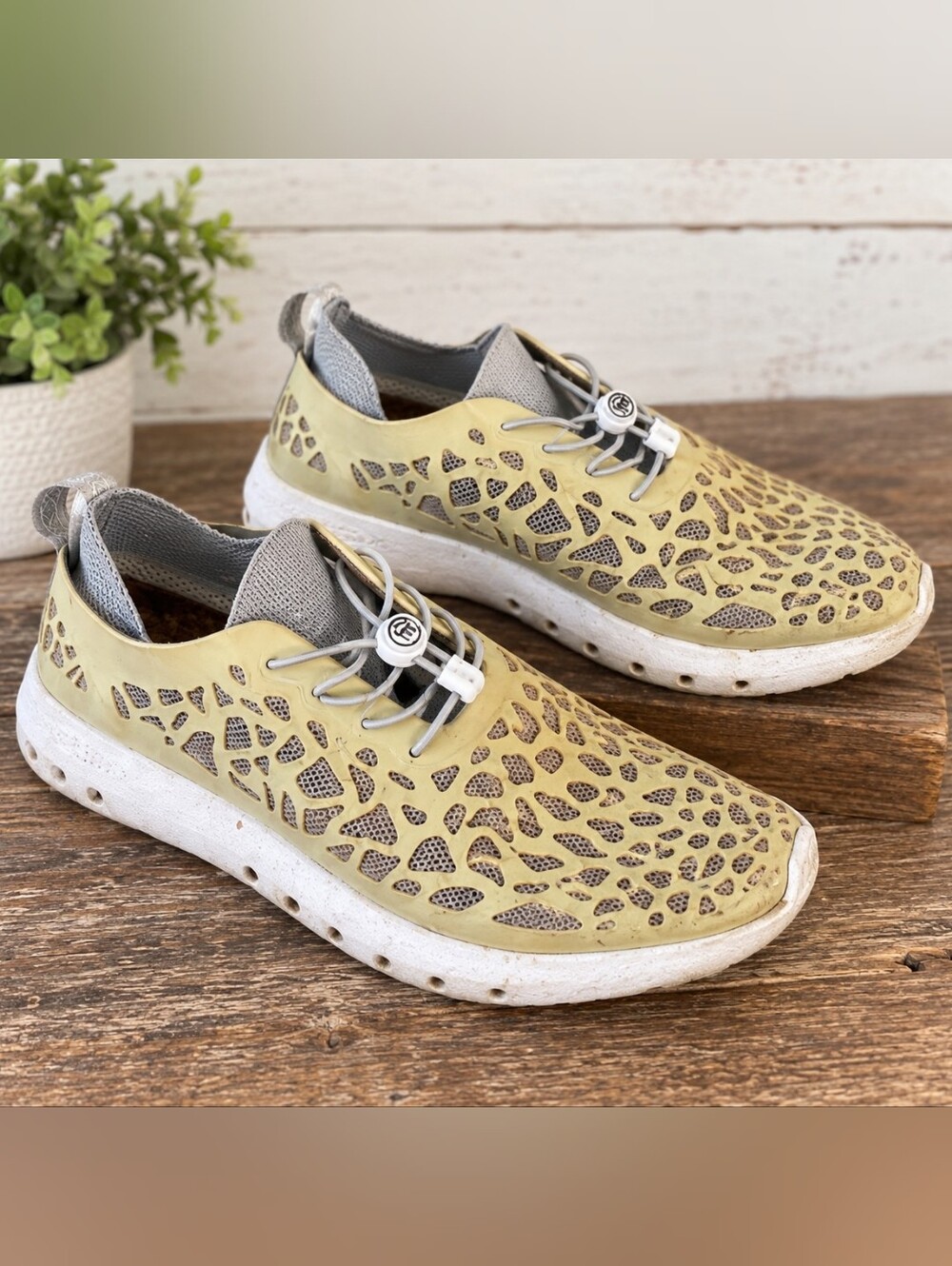 CROSSKIX Tetra Water Shoes Tan Beige Slip On Sneakers Womens 9.5 Mens 8.5 Beach